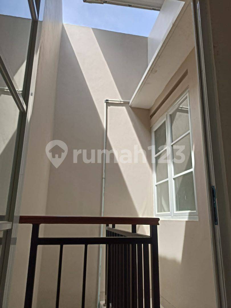 BSD ақылы жолы маңындағы 4 жұмақты үй, заманауи ыңғайлылықтары бар