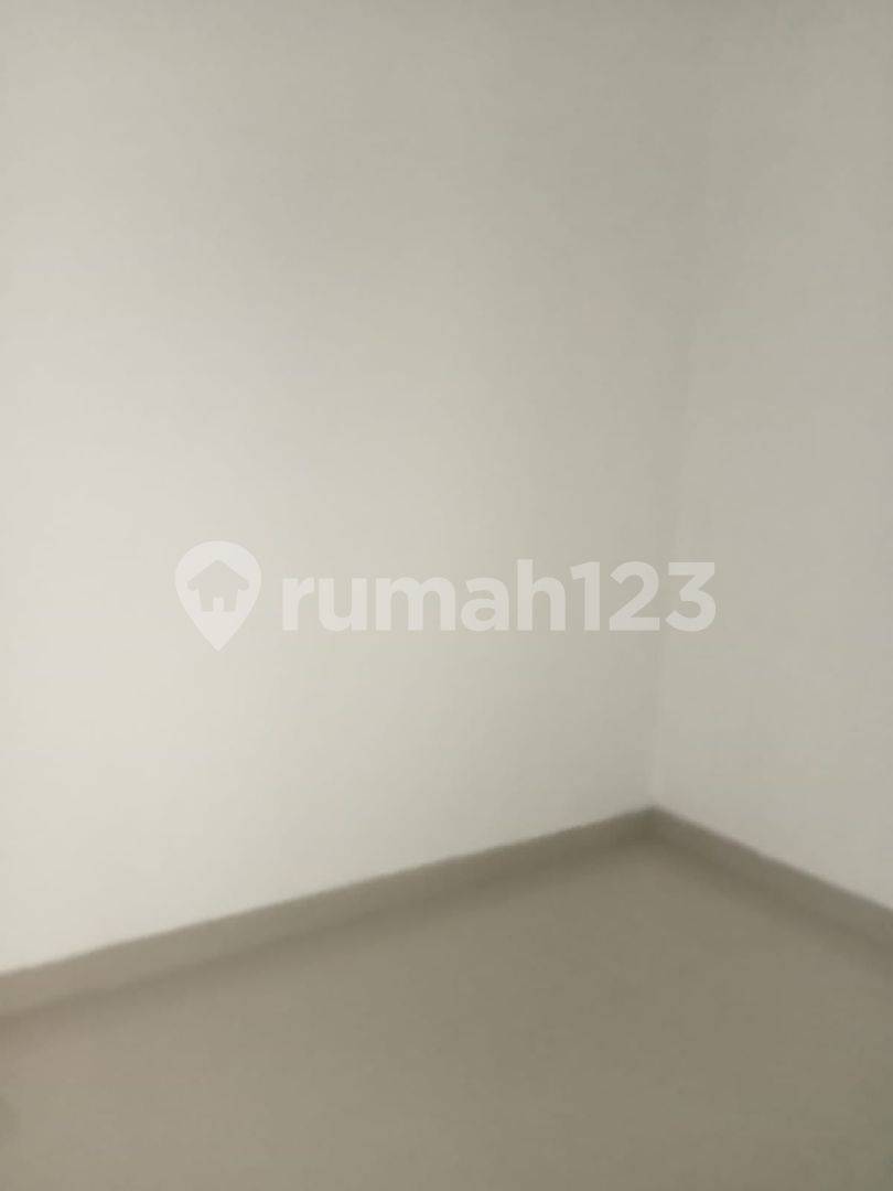 Жайлы 3 бөлмелі үй, Java Mall сауда орталығының жанында, Джомбланг, Кандисари
