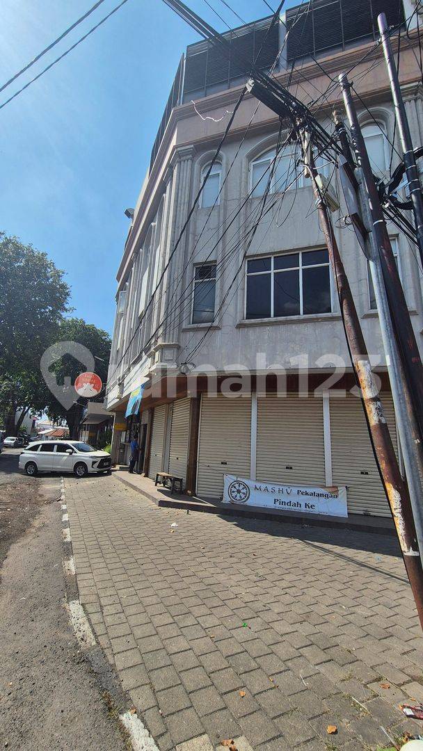 3.5 Story Commercial Shophouse with Extensive Facilities