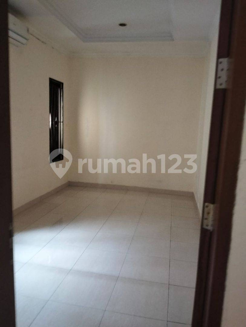 Strategic City Center Property with Easy Access and 24/7 Security
