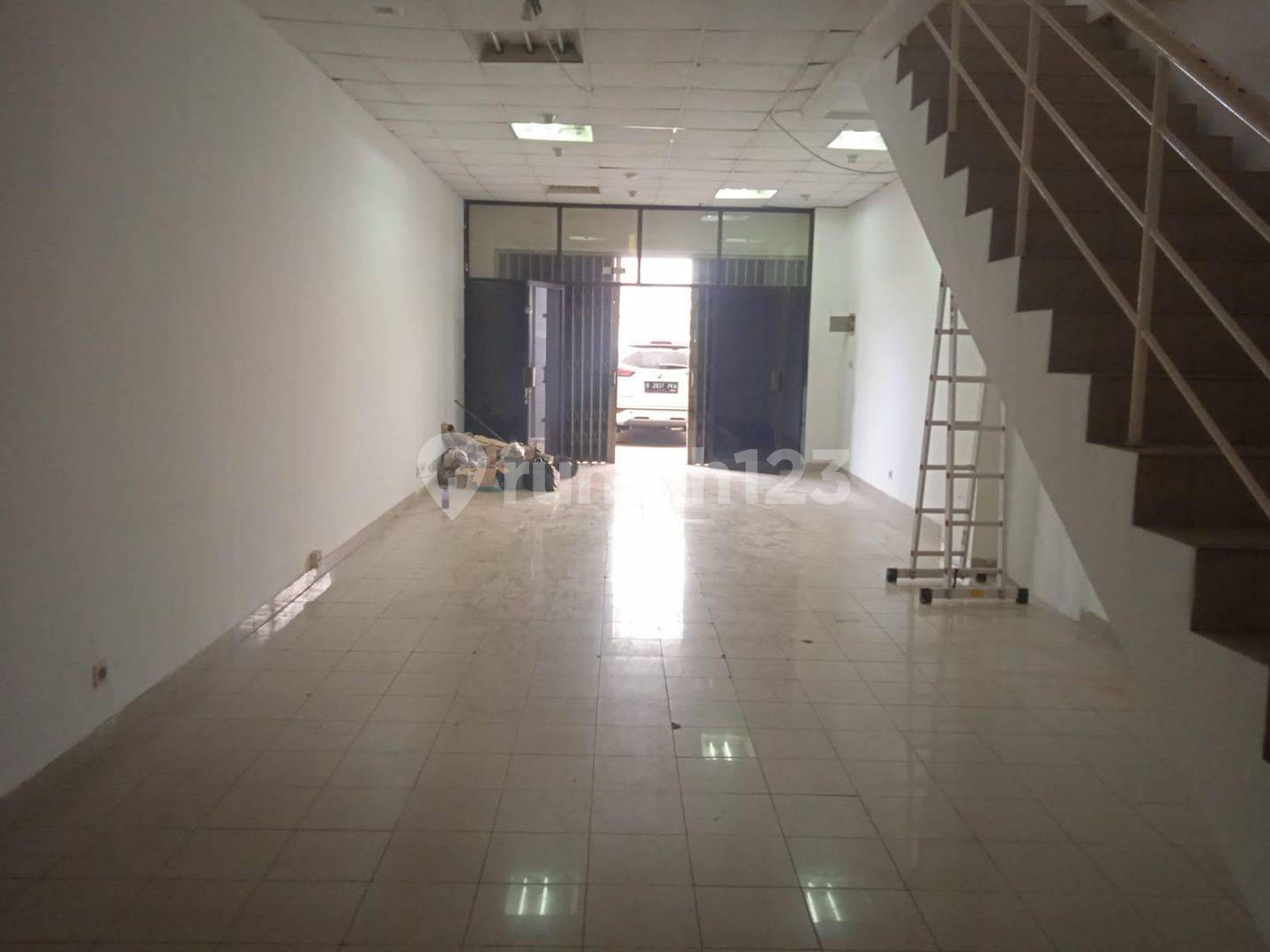 Mega Glodok Kemayoran-дағы дүкен/офис үшін коммерциялық бөлме
