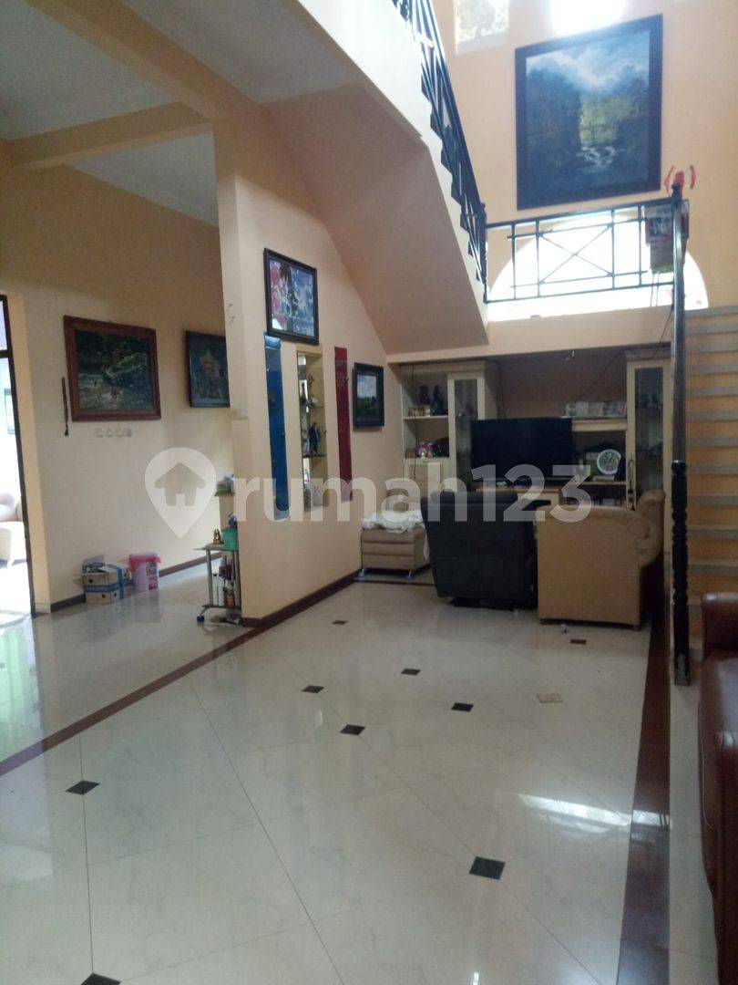 Villa Puncak Tidar - 2-Story House with 4 Bedrooms