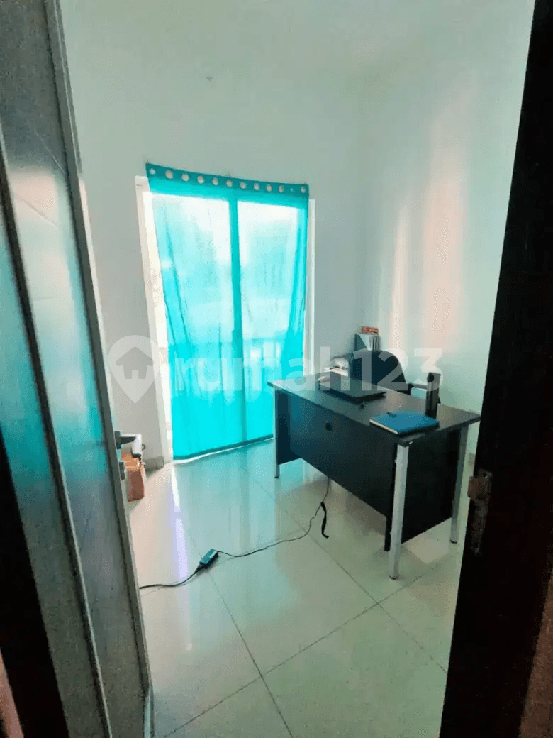 4 жұмақты Puri Mansion 3 қабатты үй