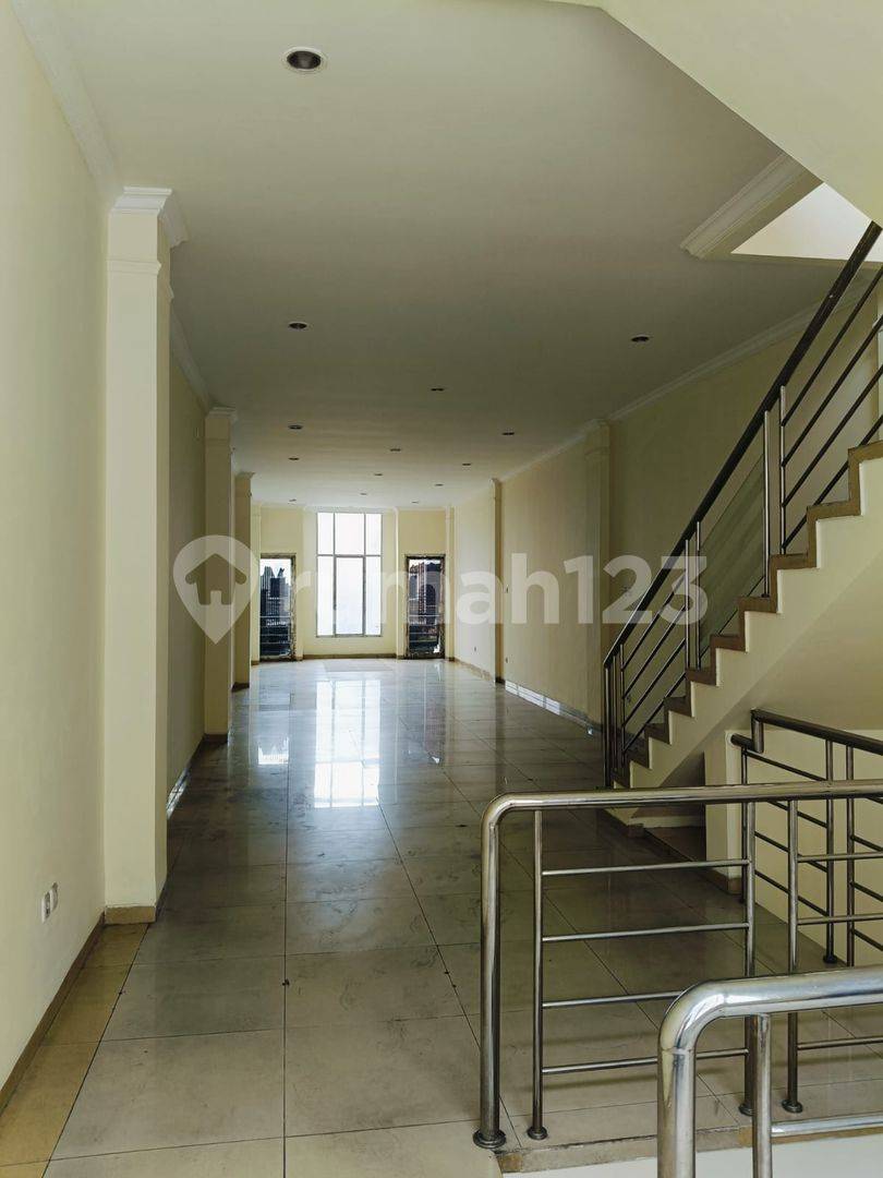 3-Story Commercial Building with Spacious Parking