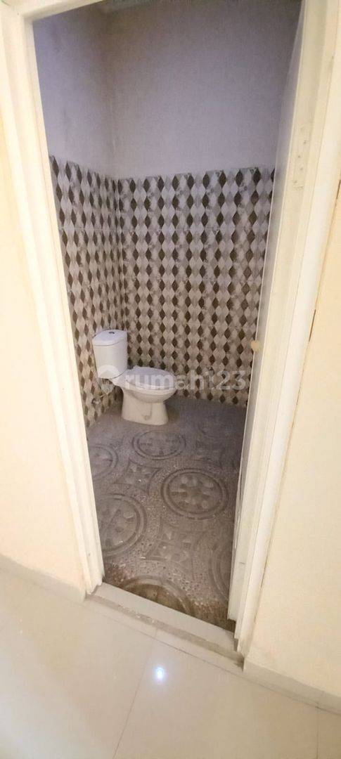 Spacious Property with Multiple Rooms and Granite Flooring