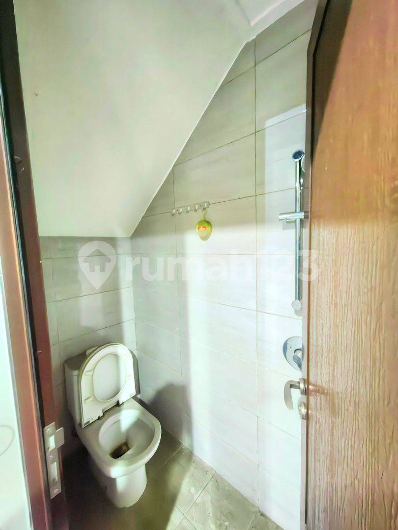 Green Village Pinang Tangerang - 2-Story House with Multiple Amenities
