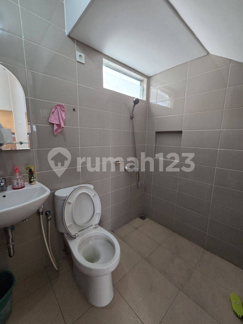 Graha Padma-дағы 2 қабатты үй, Karang Turi мектебі мен Ahmad Yani әуежайына жақын