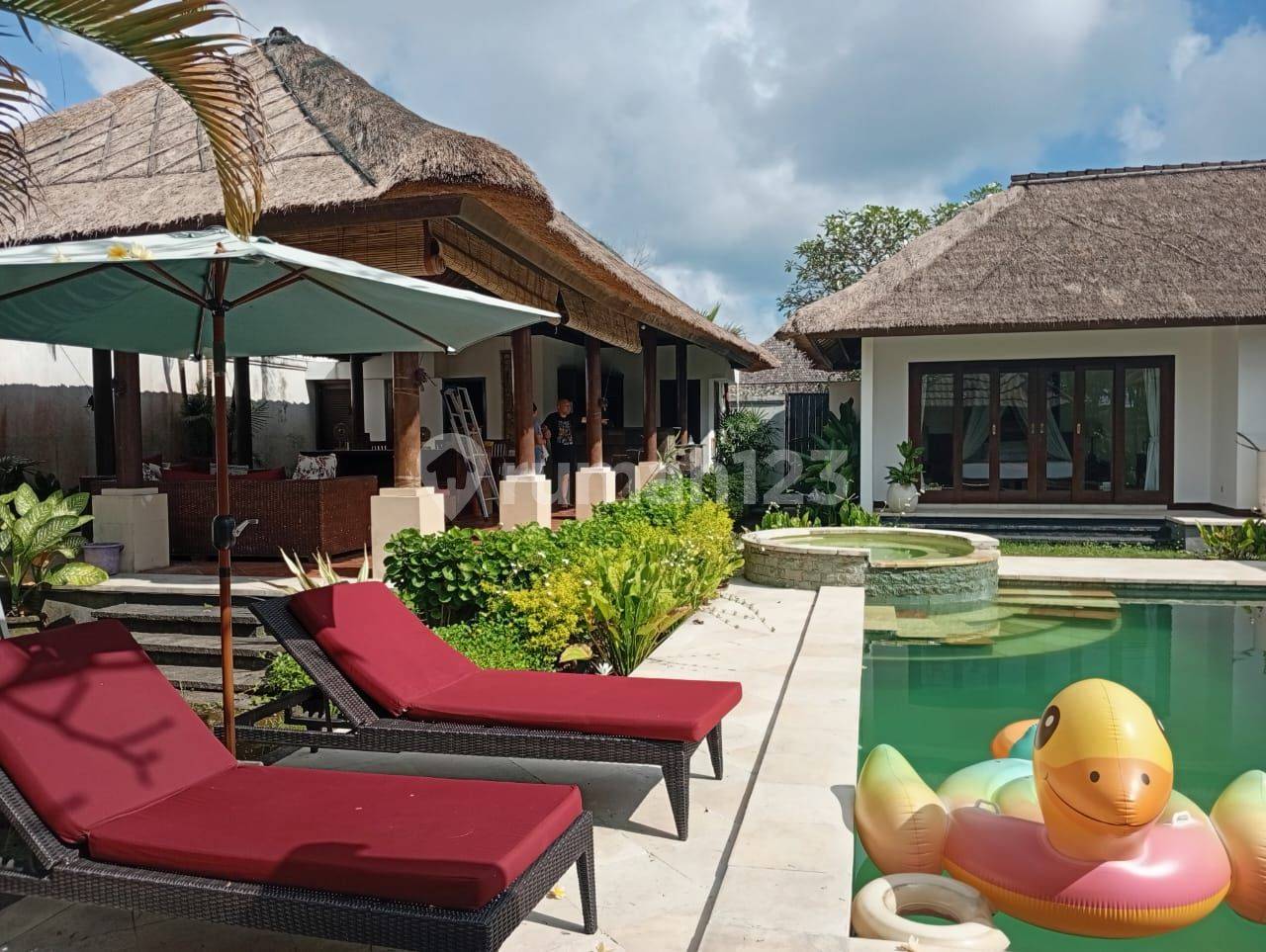Luxurious 3-Bedroom Villa in Jimbaran with Private Pool and Jacuzzi