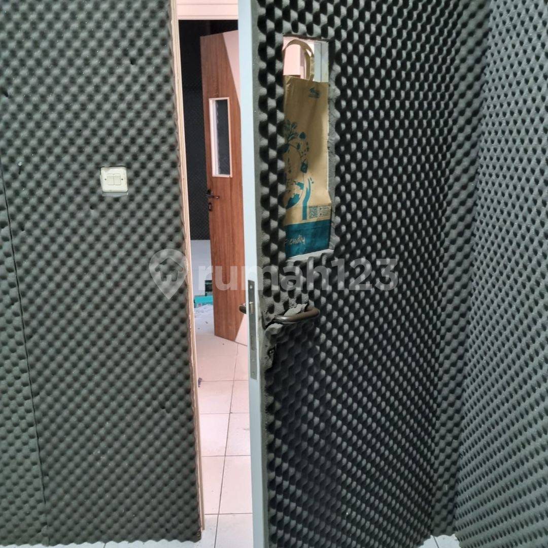Келапа Гадингтің танымал аймағындағы Ruko коммерциялық үй-жайы - 4.5 деңгей