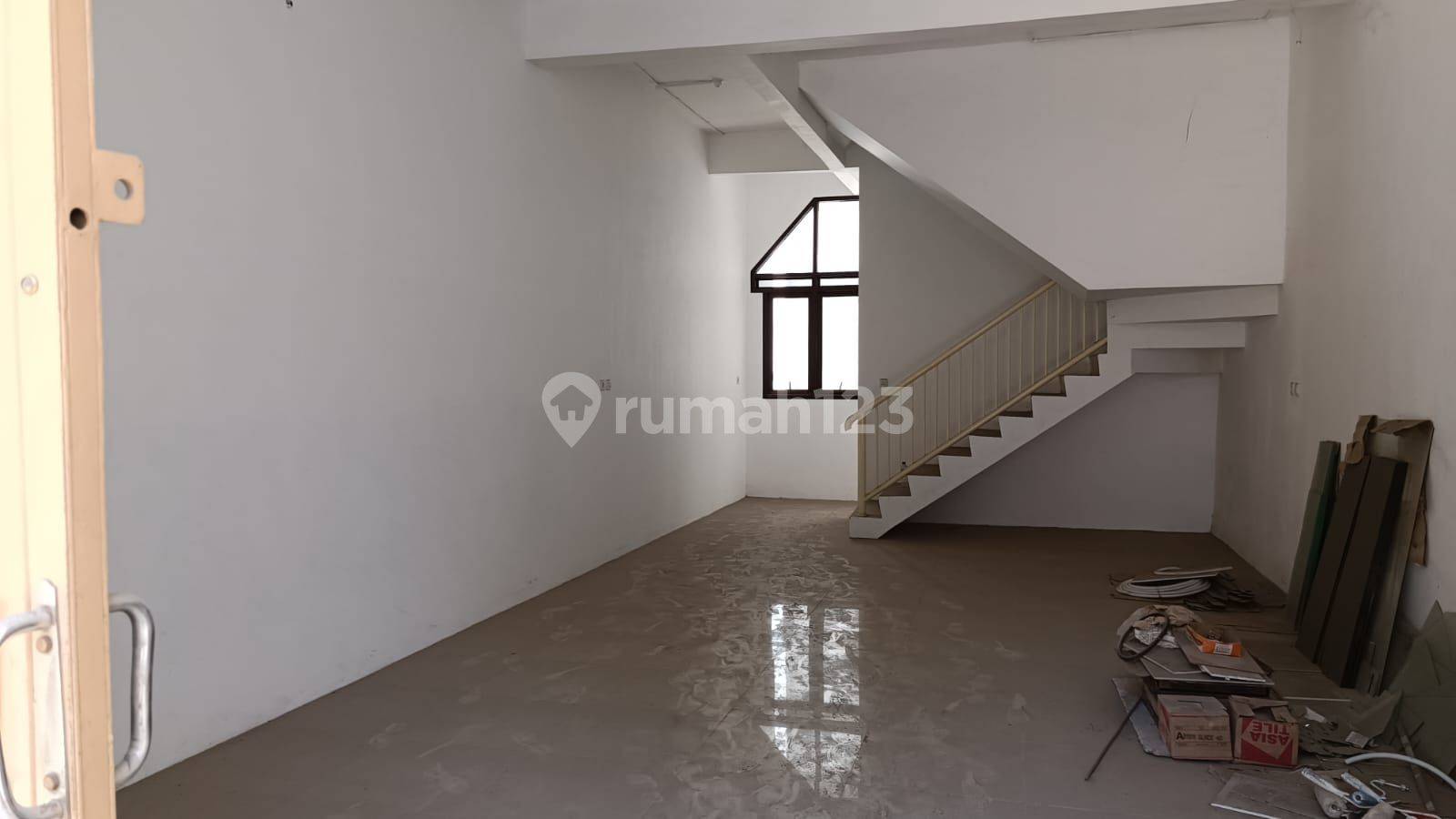 Commercial Property / Shop House in Strategic Rungkut Surabaya Area