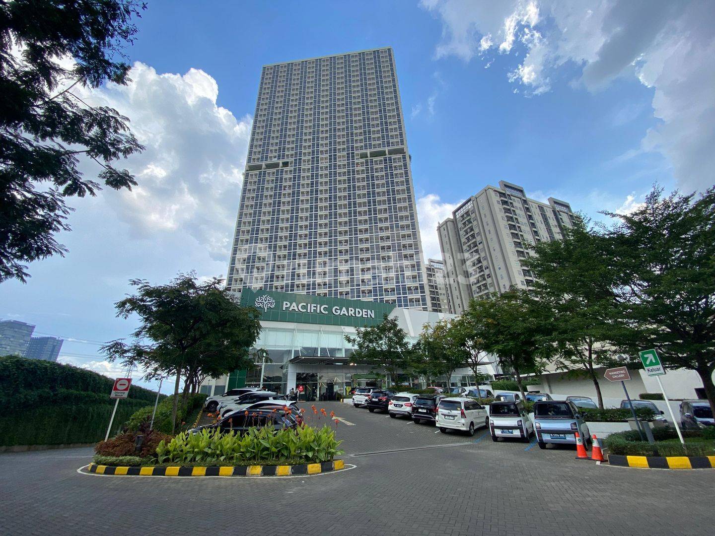 Pacific Garden Alam Sutera Studio Apartment with Lake View