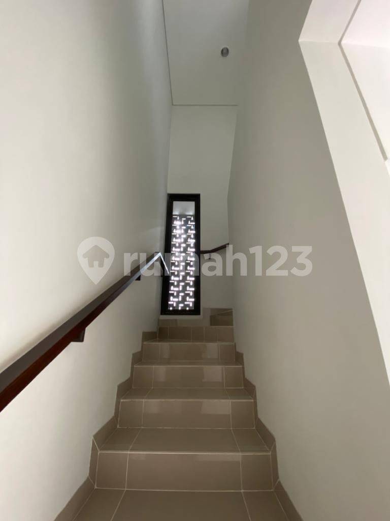 2-Story House with 3 Bedrooms, Carport, 90/60 m²