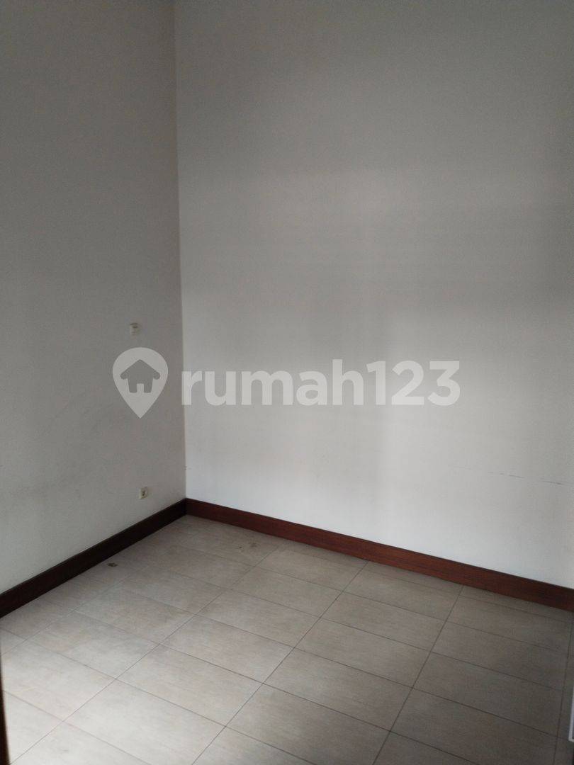 Menteng Compound Property - Versatile Space for Resto, Office, Showroom or Residence