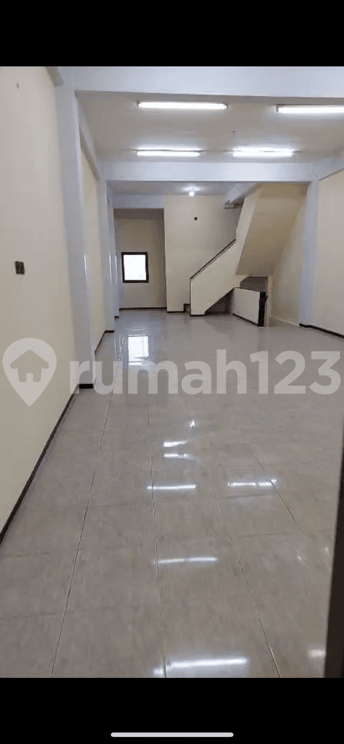 3.5 Story Commercial Space for Rent in Ngagel Jaya Selatan