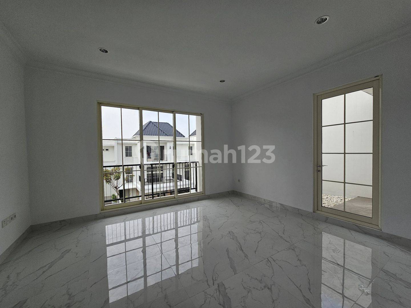 Agathis Golf Residence, Summarecon Bogor-дағы гольф алаңының жанындағы жаңа үй