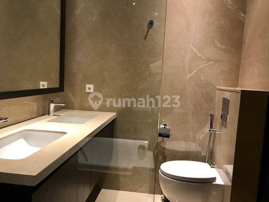 Джакарта орталығындағы премиум ықшамдары бар люкс пәтер