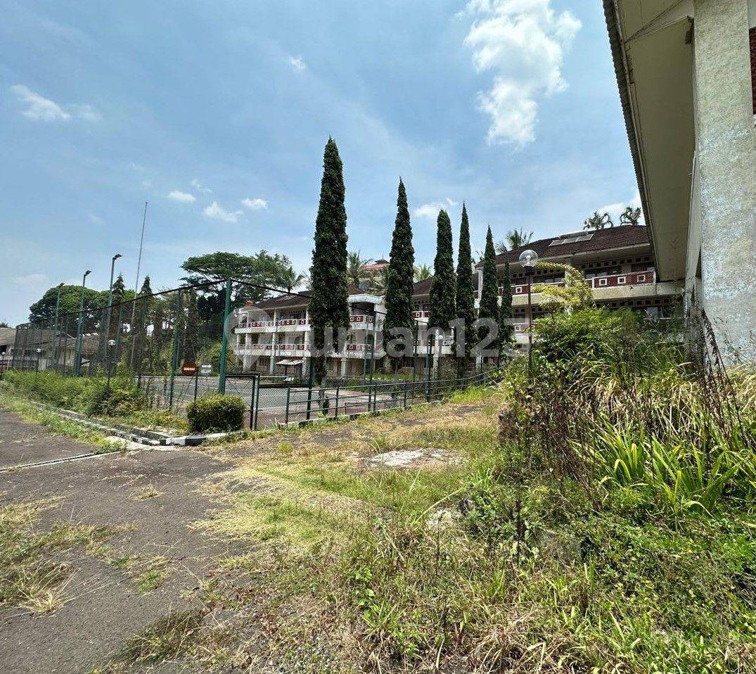Villa/Hotel/Training Center in Cisarua
