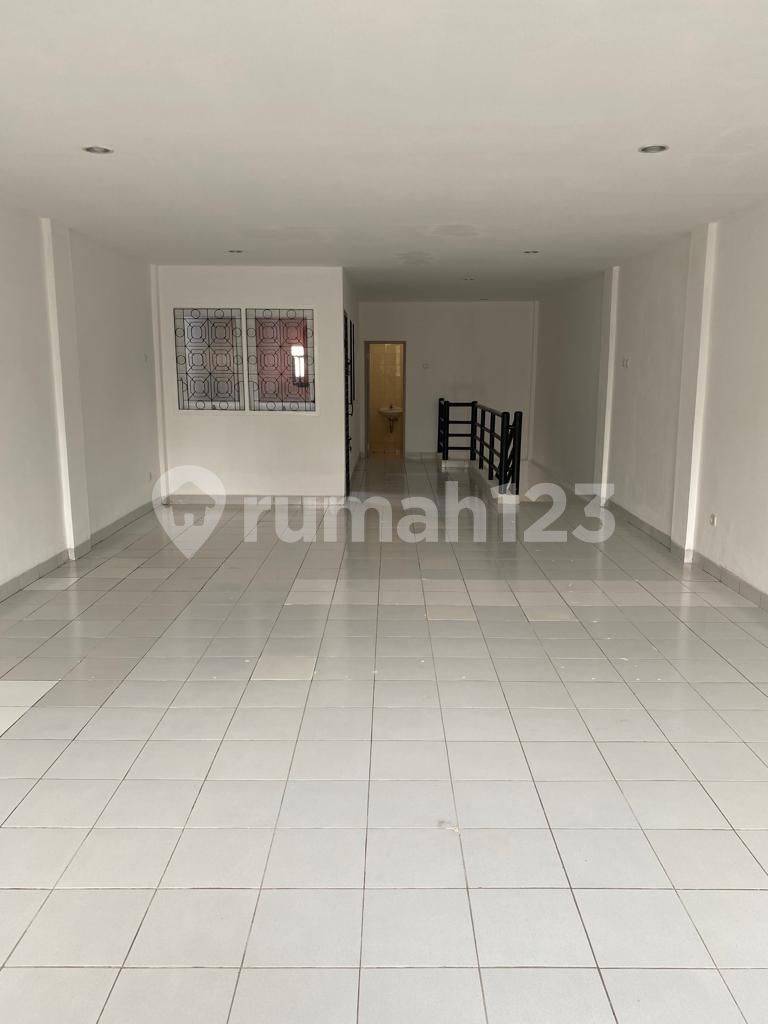 Commercial Property/Shop Near BSD Plaza in Active Area