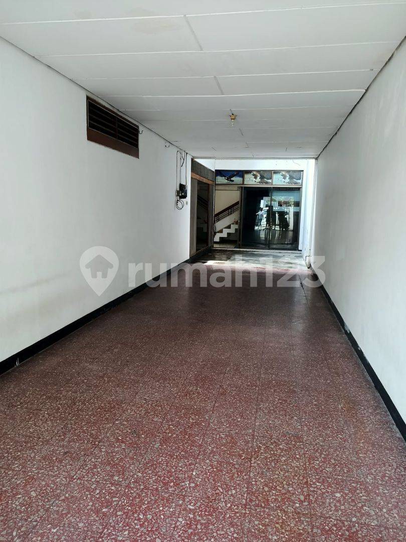 Spacious 1.5-Story House for Rent in Manyar Kertoarjo - Ideal for Living or Office