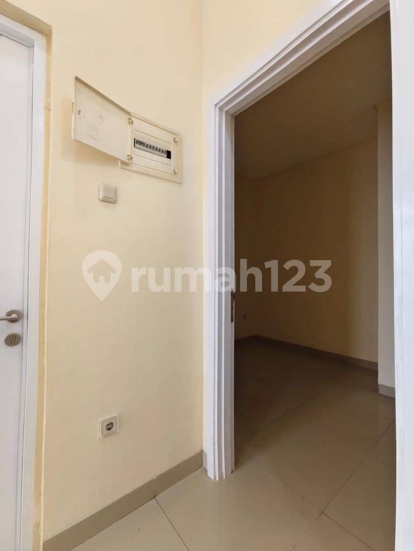 3-Story House in Katamaran Indah PIK - Spacious Family Home
