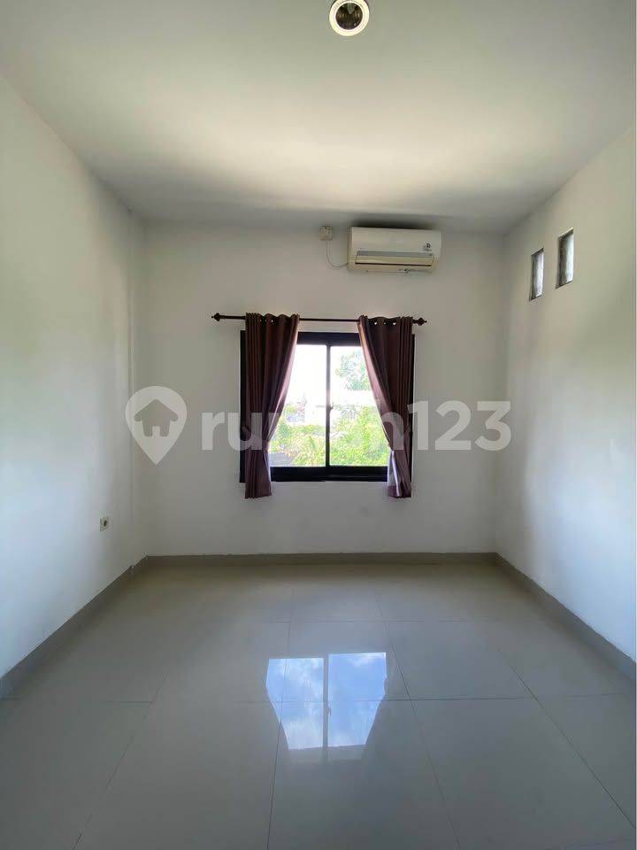 4 Bedroom House in Dalung near Canggu with Balcony and Gazebo