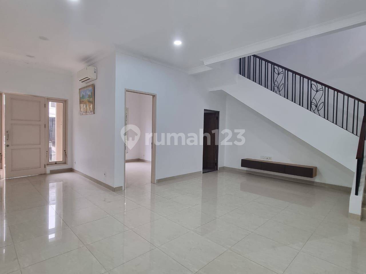 Corner House 2-Story 4+1 Bedrooms Fully Semi-Furnished
