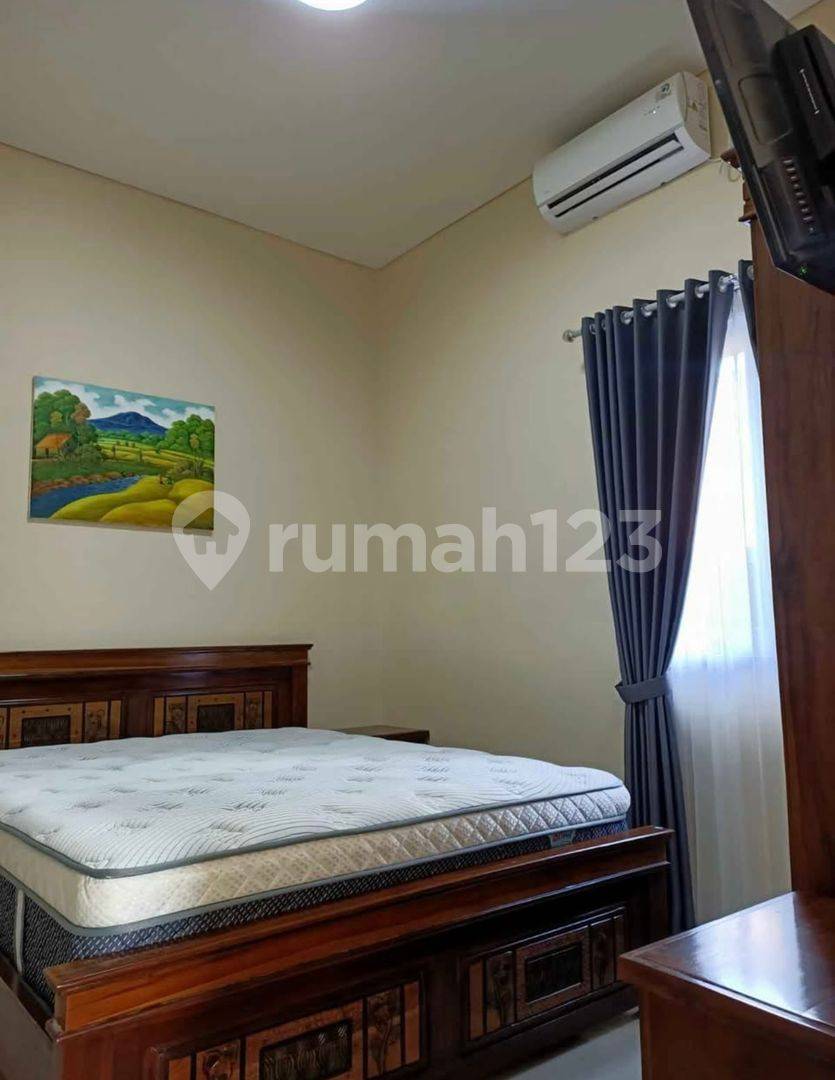 2-Story House in Taman Griya with 3 Bedrooms, Fully Furnished