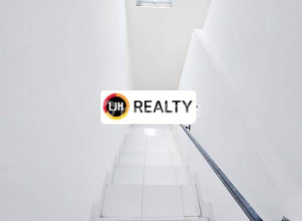 Townhouse in Tiban - 2 Bedrooms, Strategic Location