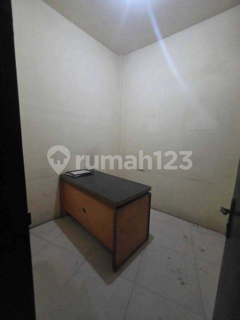 Strategically Located 1.5-Story Property in Ciateul