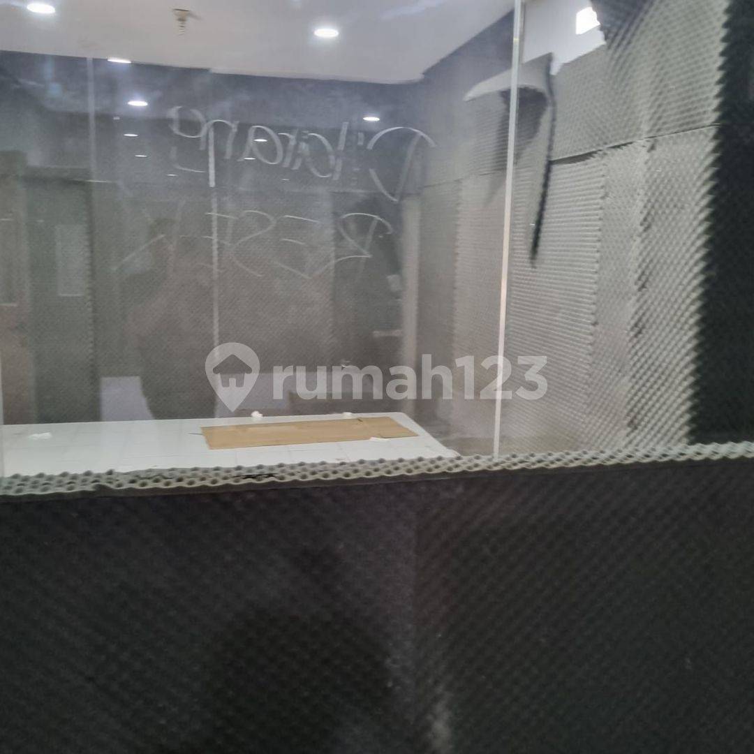 Келапа Гадингтің танымал аймағындағы Ruko коммерциялық үй-жайы - 4.5 деңгей