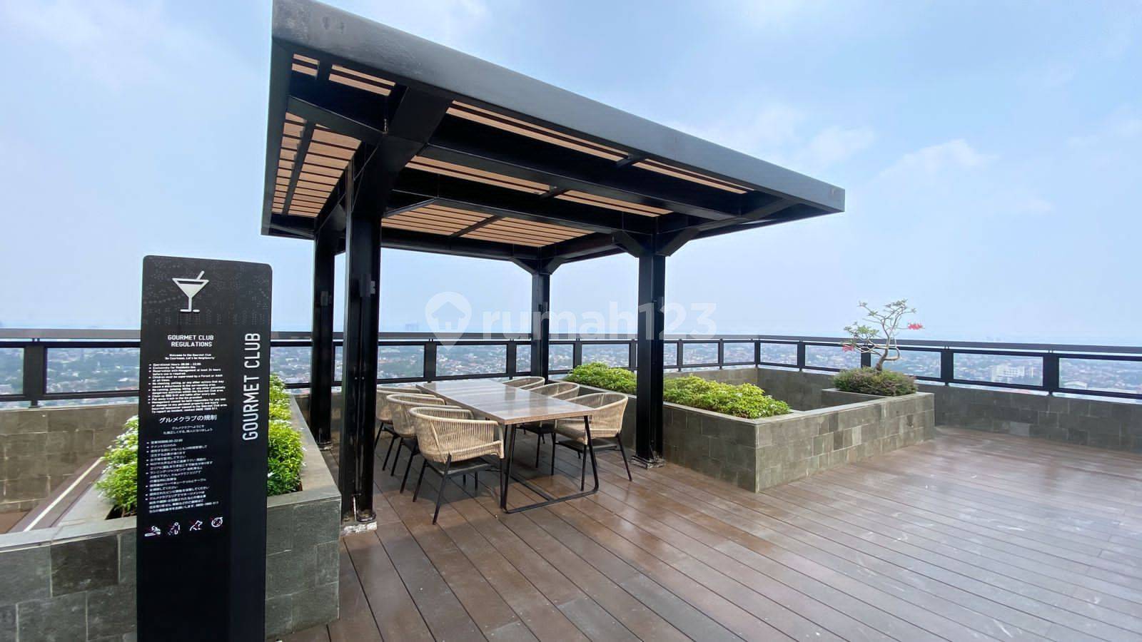 Modern Pet-Friendly Apartment with Pool and City Views