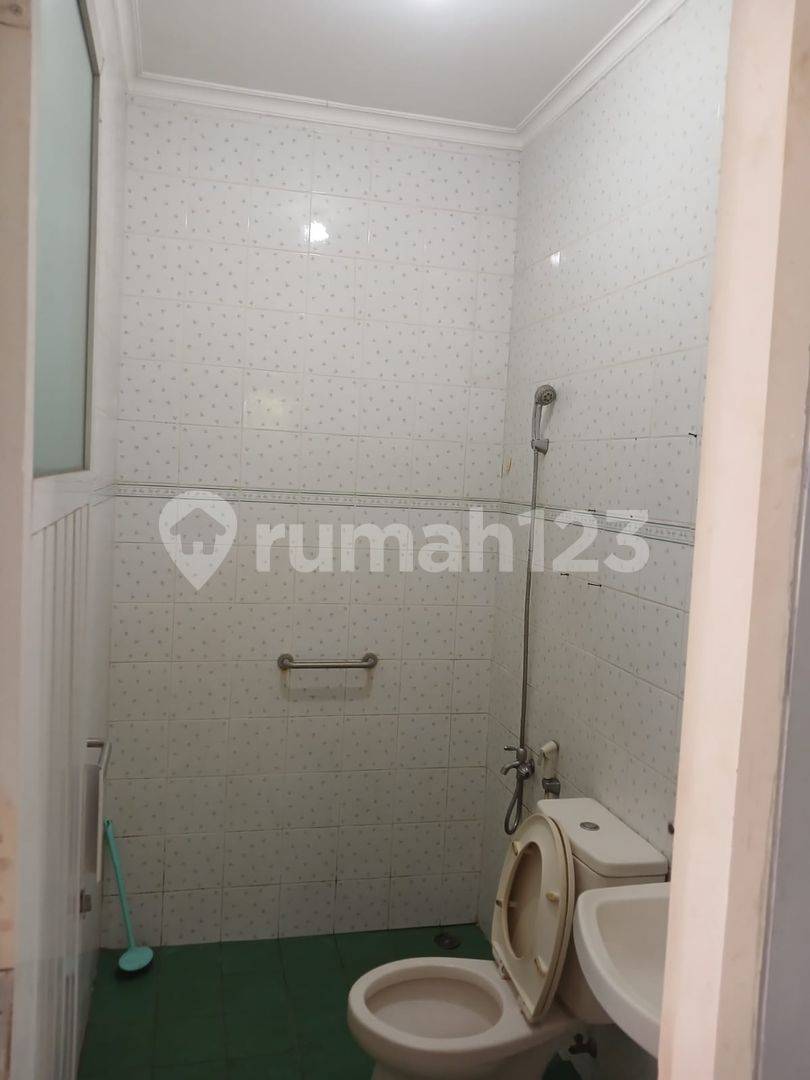 Comfortable Single-Story House with Multiple Amenities