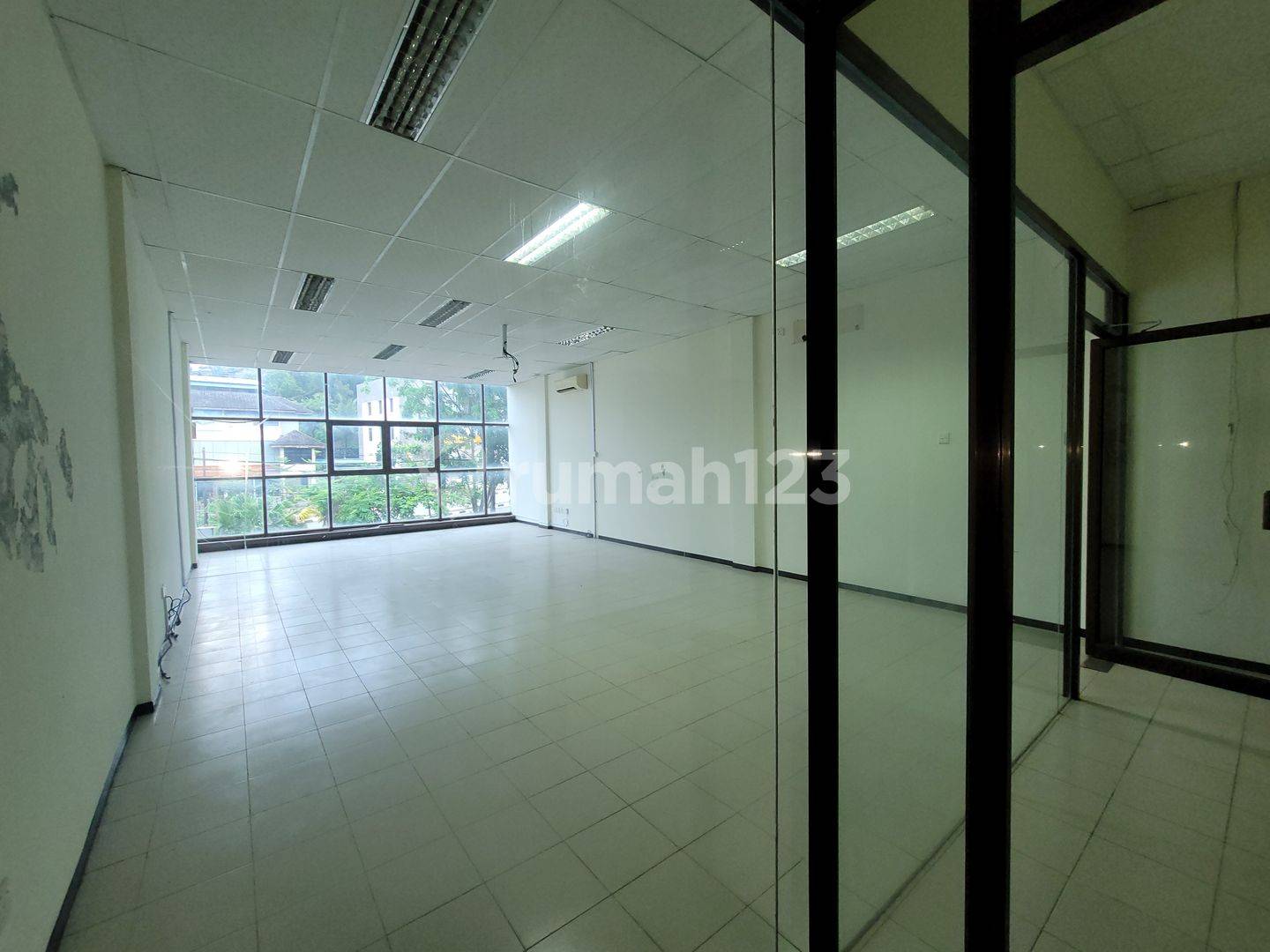 3.5 Story Commercial Building near HSBC - Raden Patah Nagoya