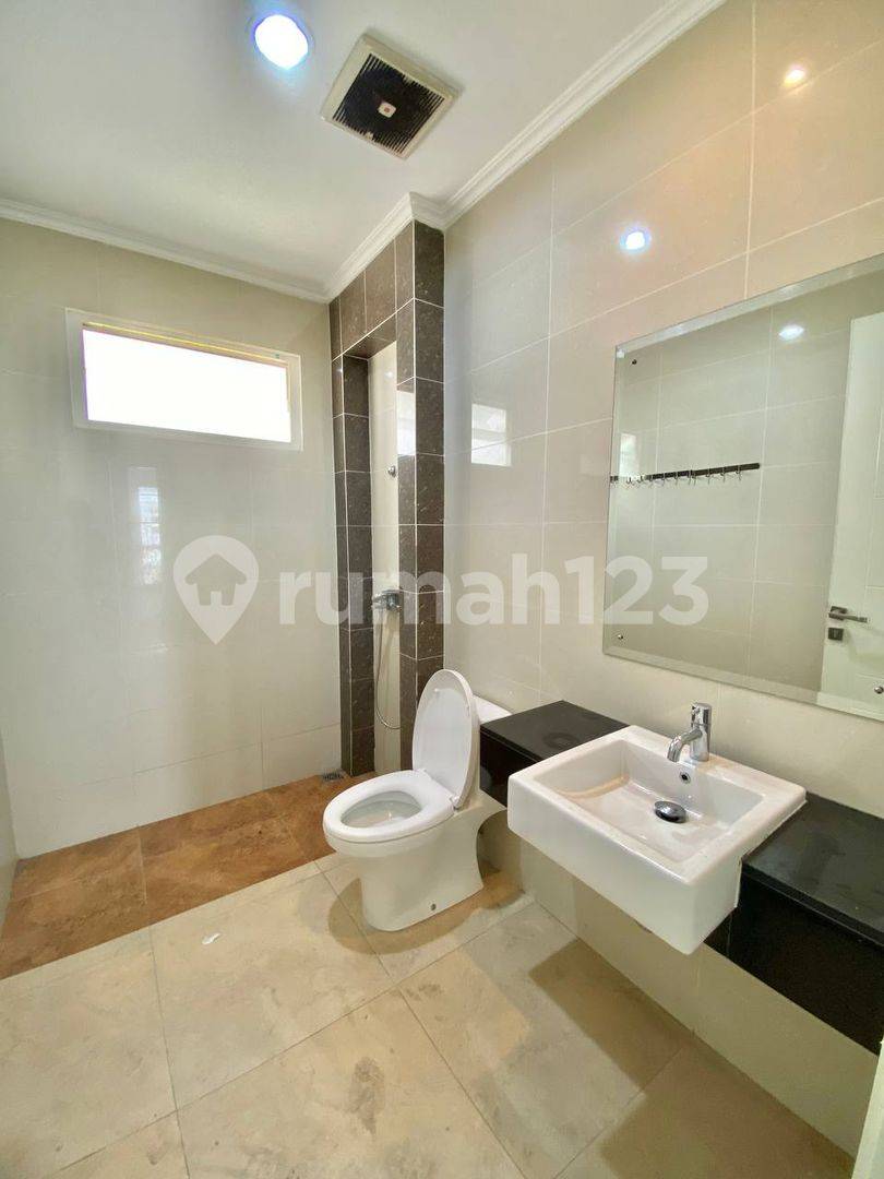 Spacious 4-Bedroom House with Multiple Amenities