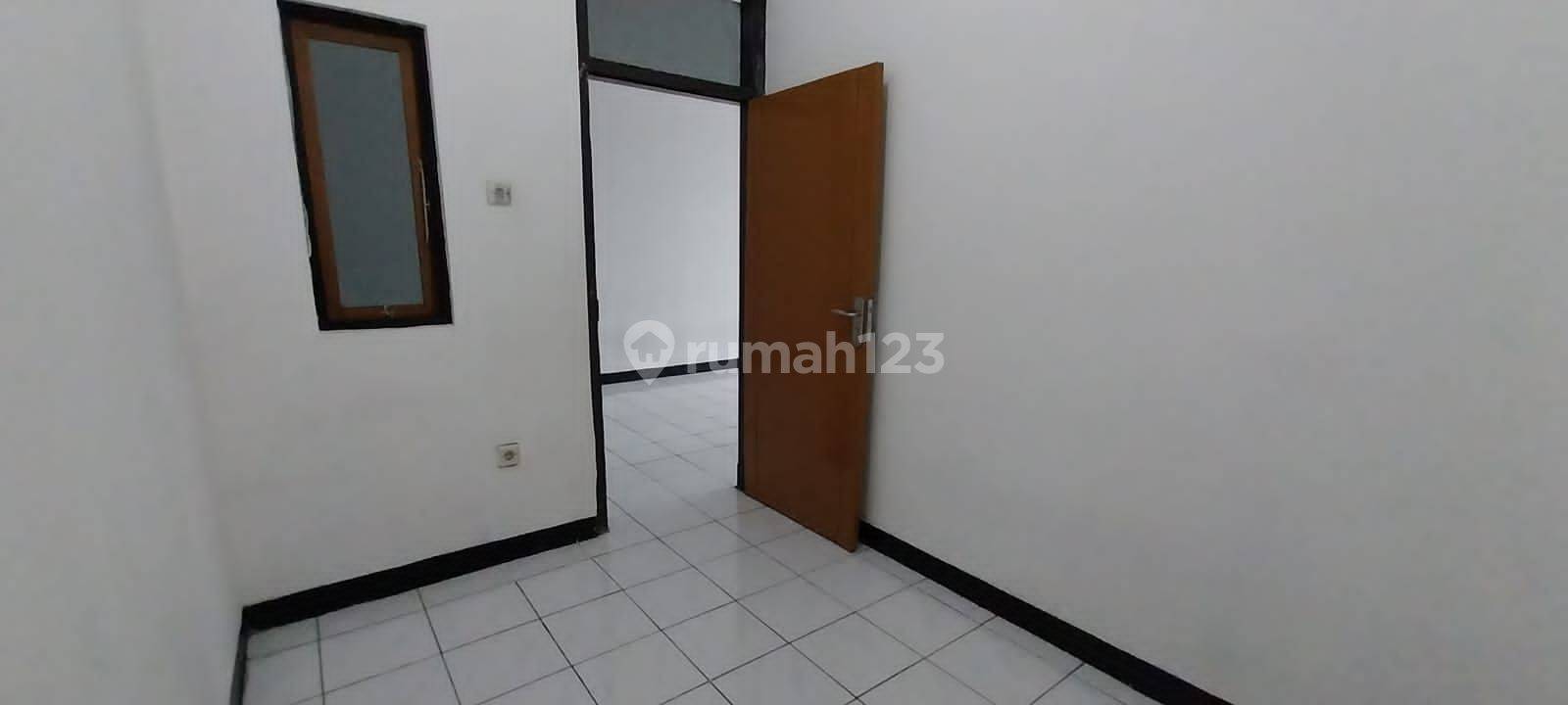 Strategic House in Sarijadi - 3 Bedrooms, Compact Living