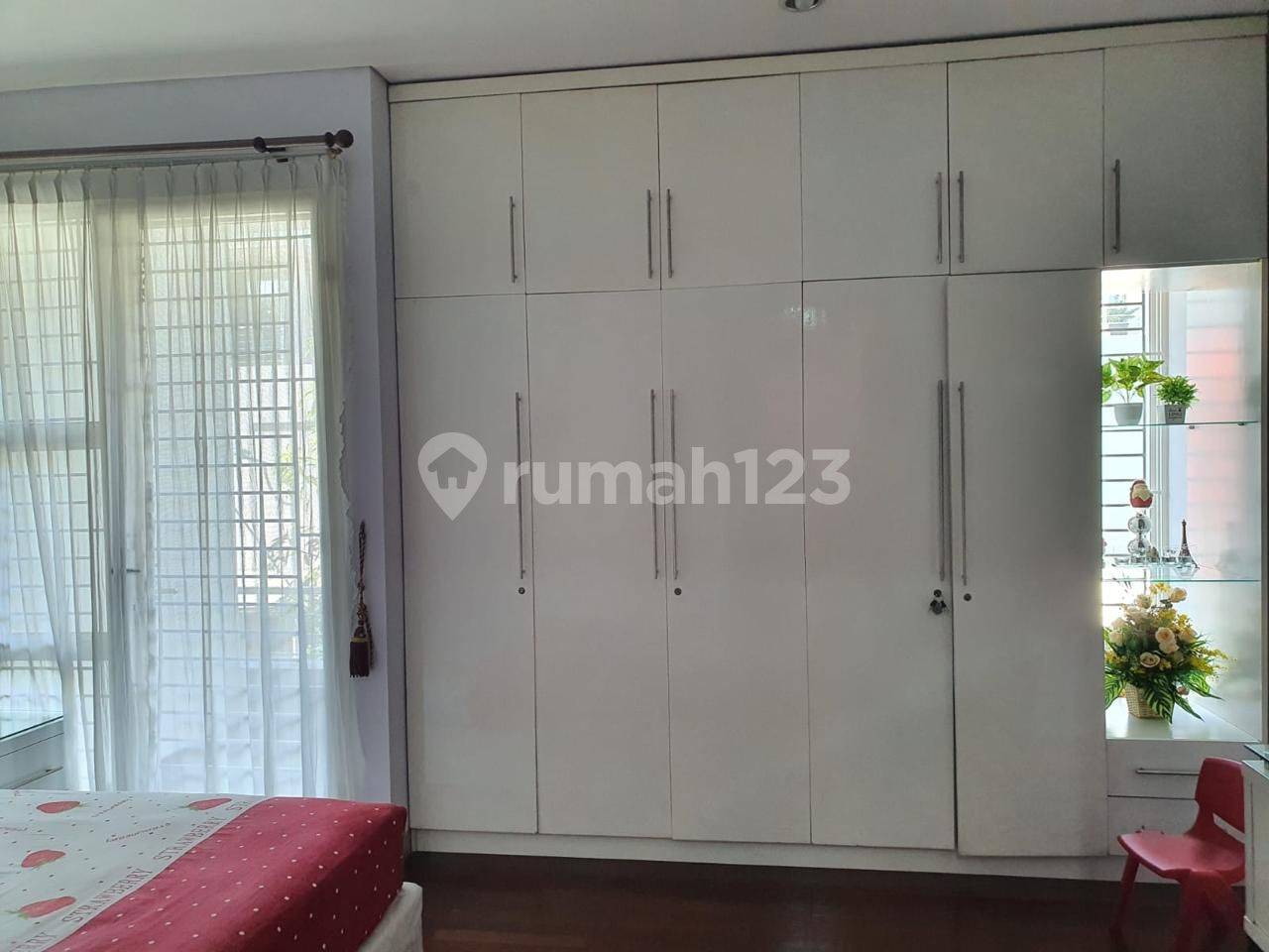 Жабдықталған үй Grisenda PIK-те, 3 қабат, 220м2
