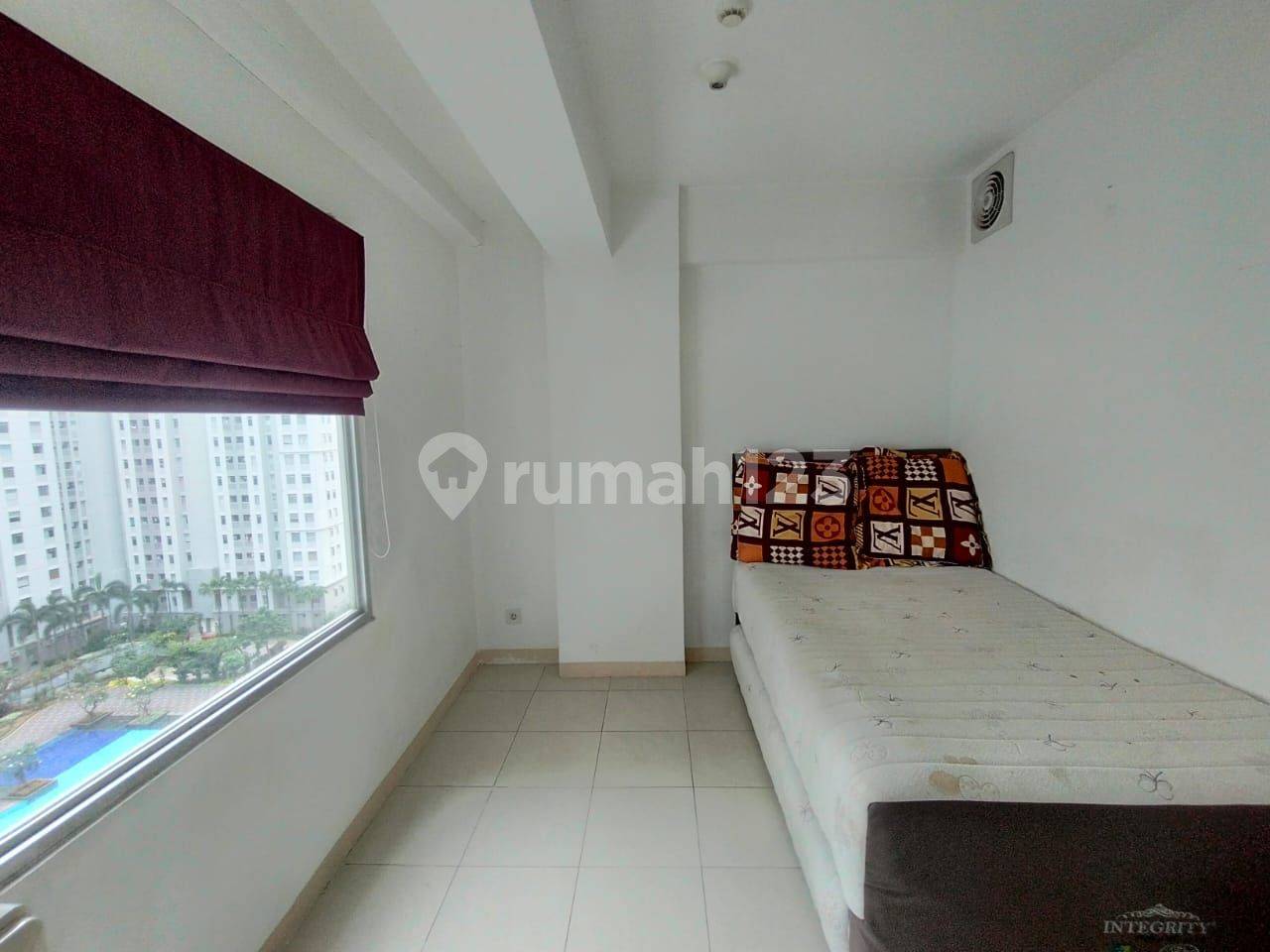 11th Floor Apartment in Pluit, North Jakarta with Pool View