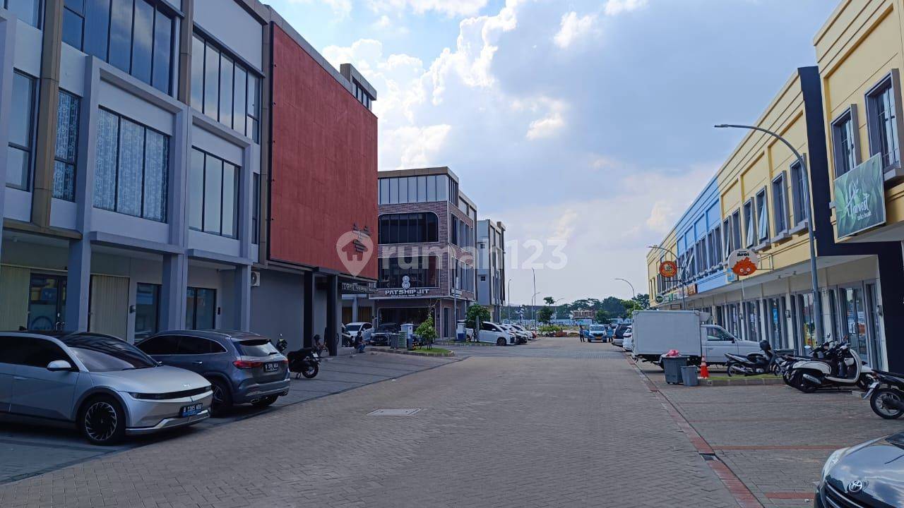 Ruko на площади Maggiore, Gading Serpong - Коммерческое помещение на первом этаже