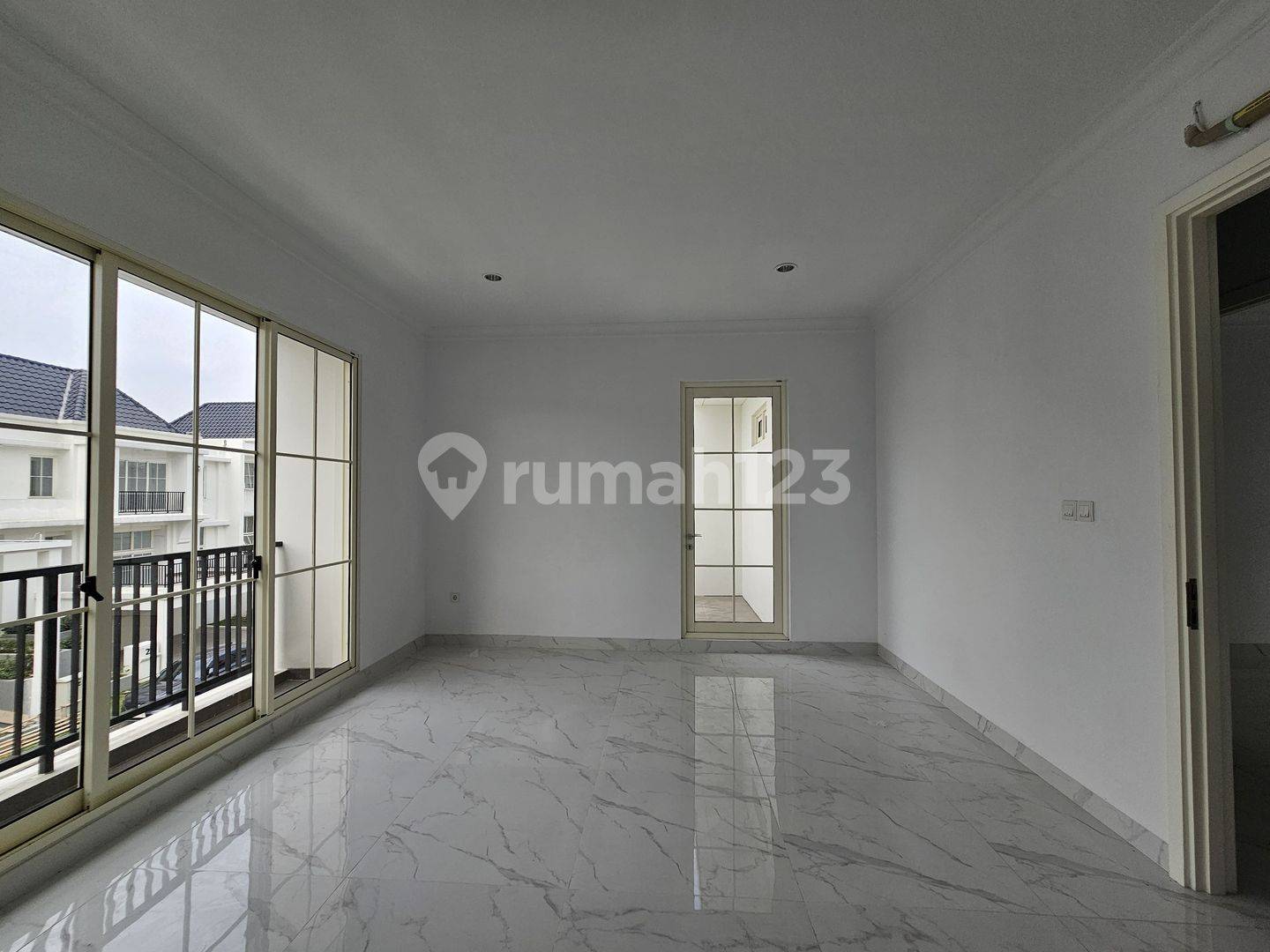 Agathis Golf Residence, Summarecon Bogor-дағы гольф алаңының жанындағы жаңа үй