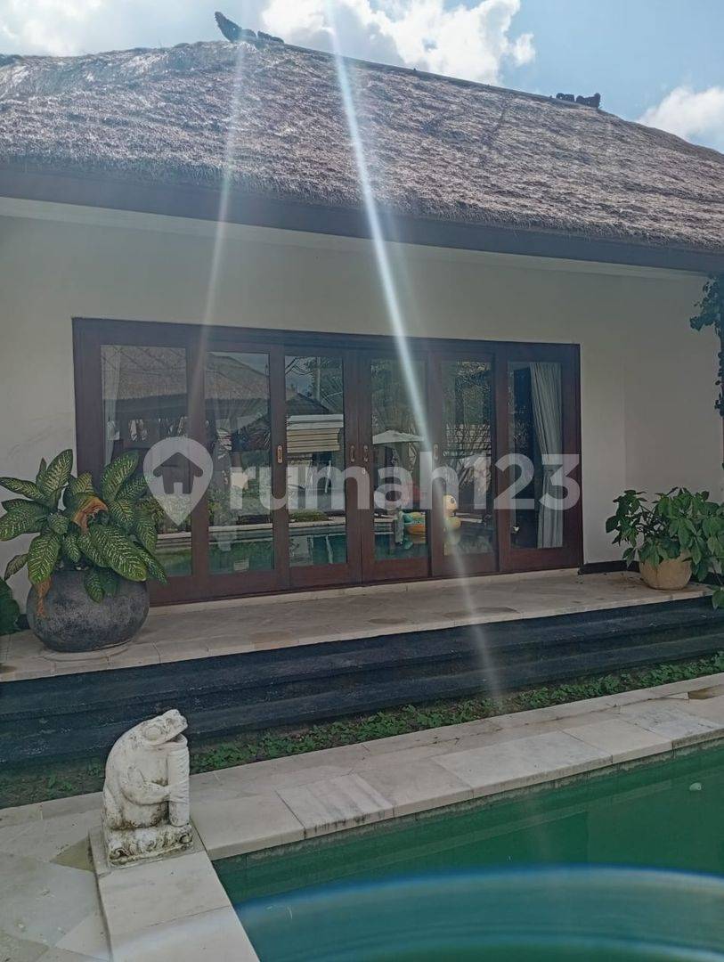 Luxurious 3-Bedroom Villa in Jimbaran with Private Pool and Jacuzzi