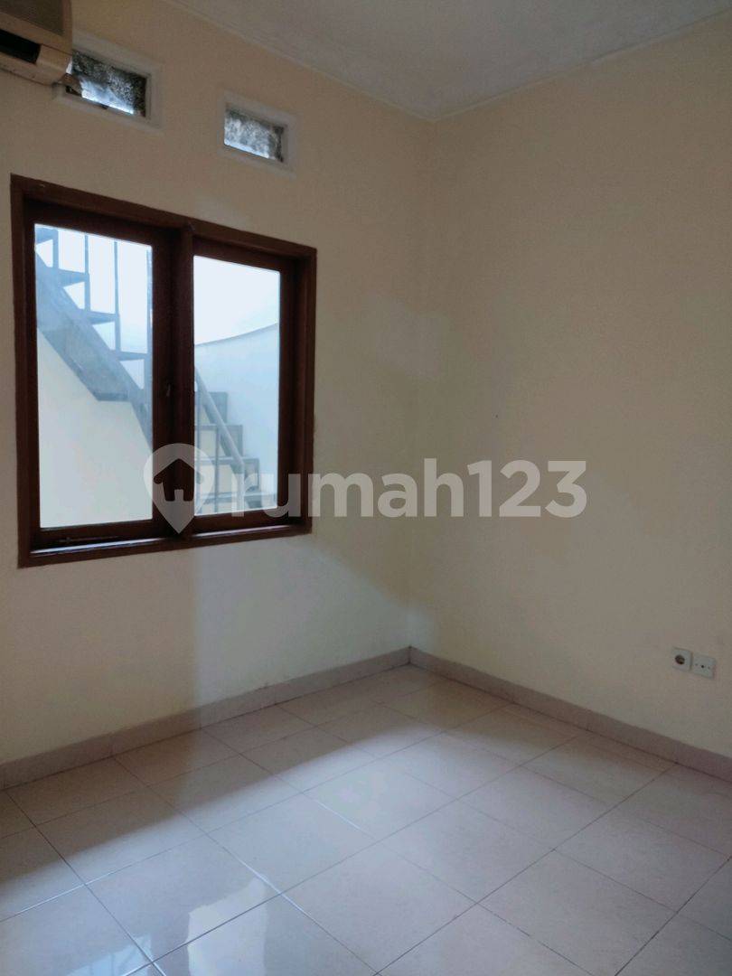 Strategic Location Near Kopo Indah 5, Accessible Area