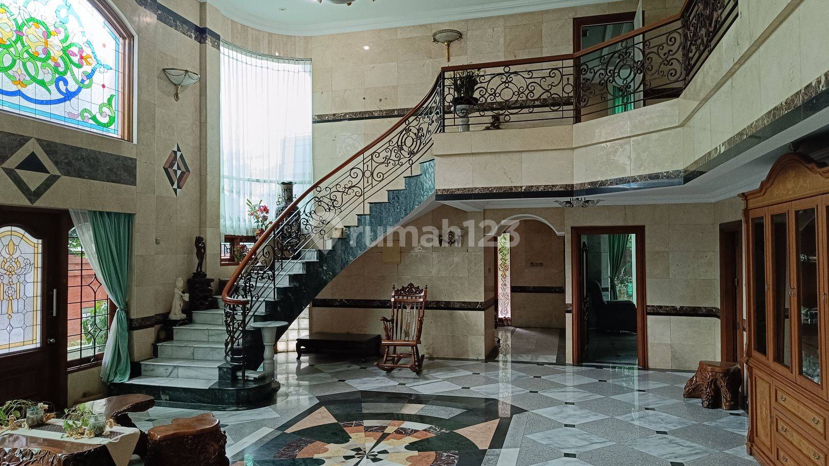 Spacious 2-Story House Near Thamrin and Sudirman