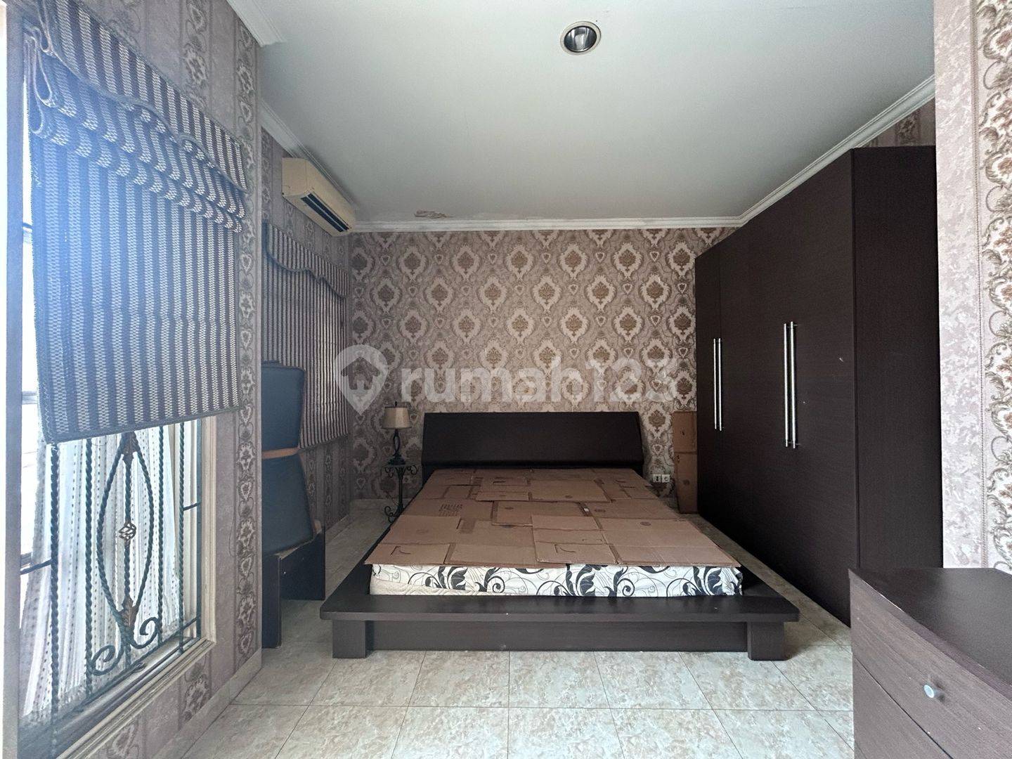 2-спальная полностью меблированная вилла в Raffles Hills Cibubur