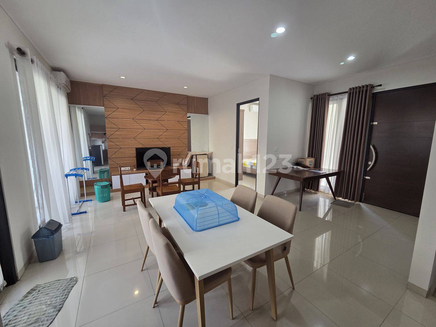 Graha Padma-дағы 2 қабатты үй, Karang Turi мектебі мен Ahmad Yani әуежайына жақын