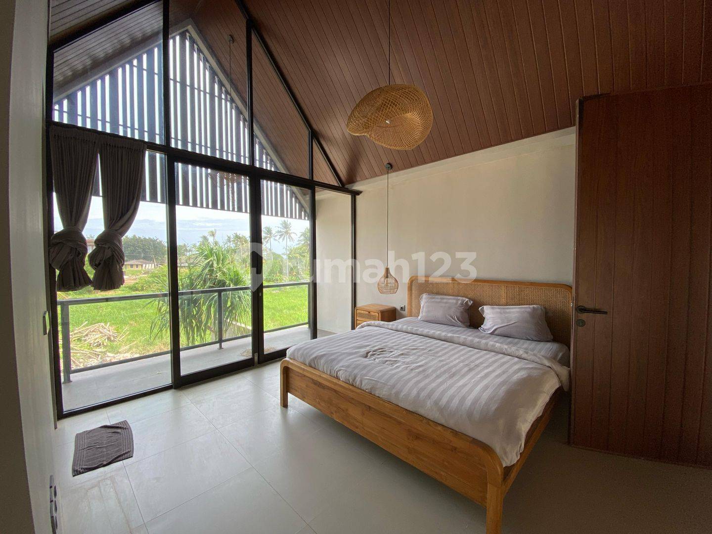 Modern 2-Bedroom Villa with Pool in Cemagi
