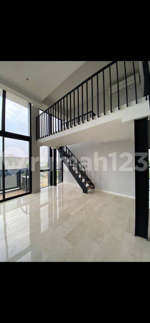 Loft High Ceiling Apartment with Corner Layout
