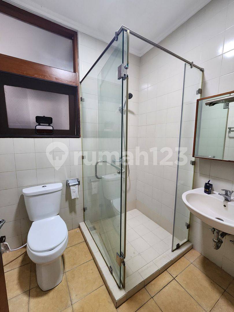 Spacious 2-Story House in Kuningan with Pool, Ideal for Expats