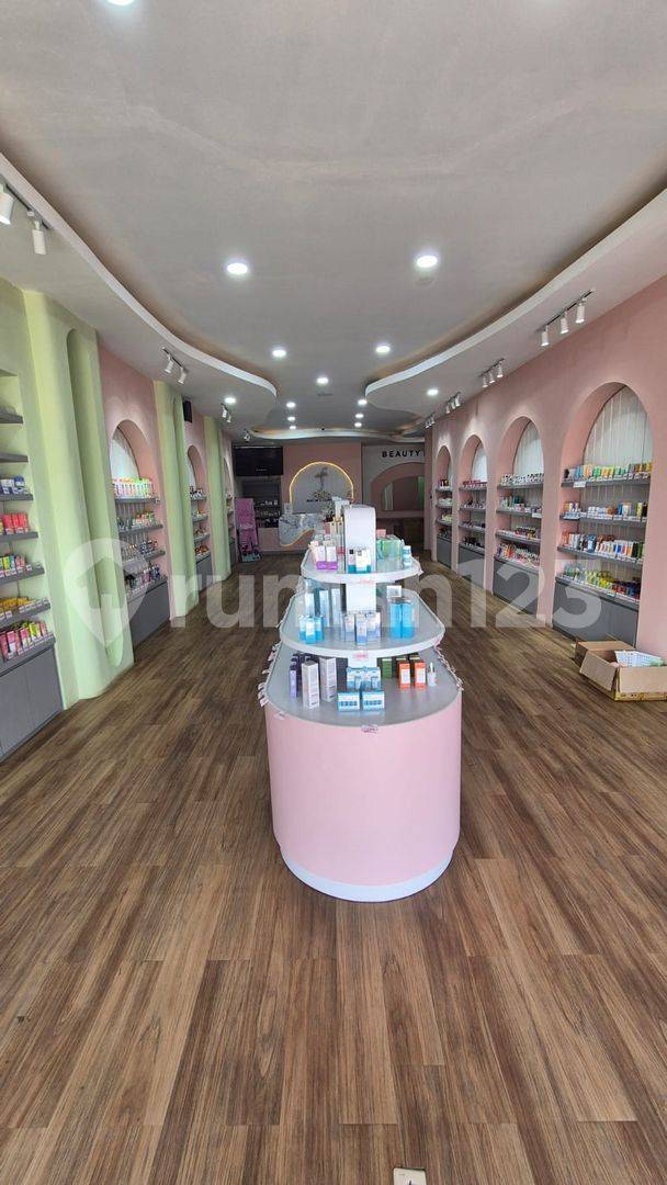 Ruko 2.5 Story Shophouse on Mainroad Tuparev - Cosmetics Store