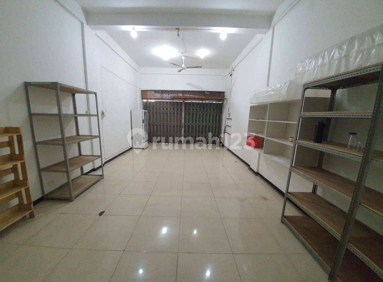 3-Story Commercial Building in Kalijudan for Rent