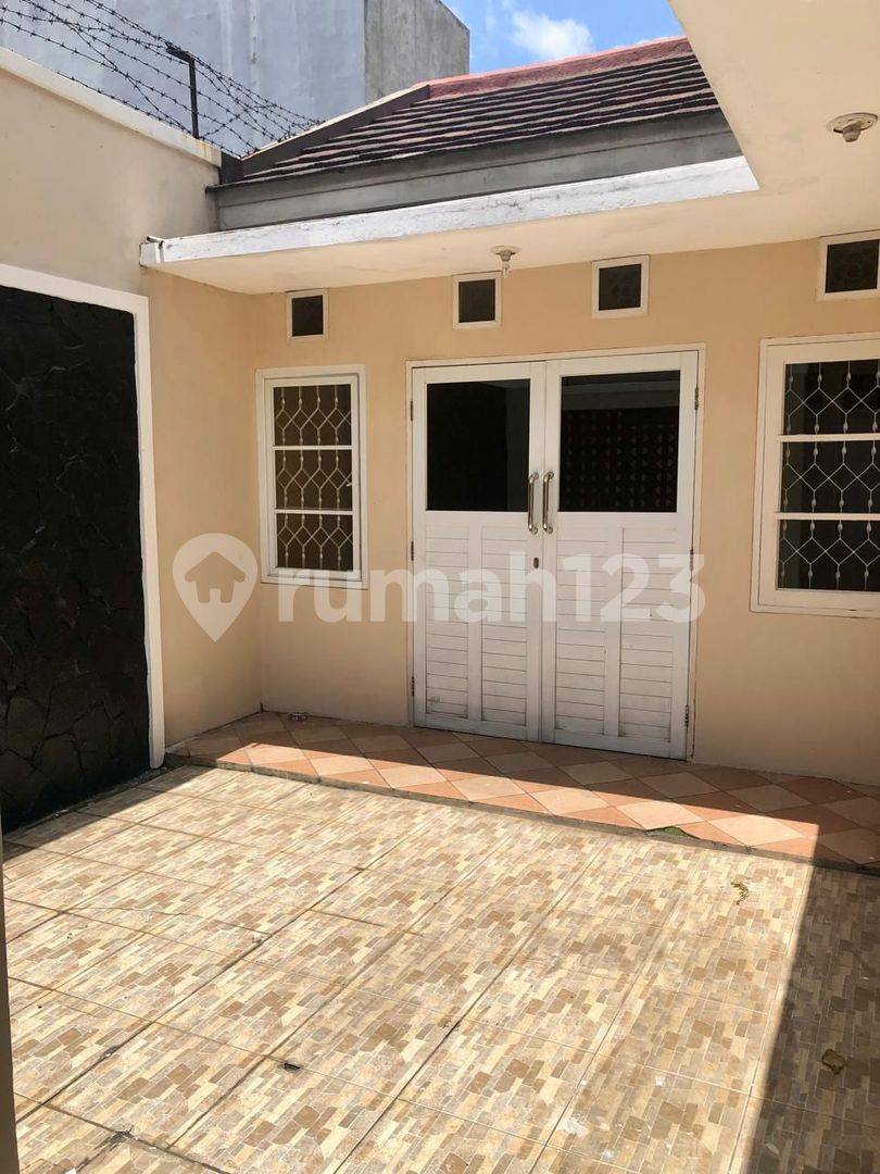 Batununggal 2-Story House with 4 Bedrooms, Spacious and Well-Designed